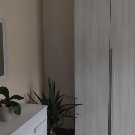 Alexandra Apartment *